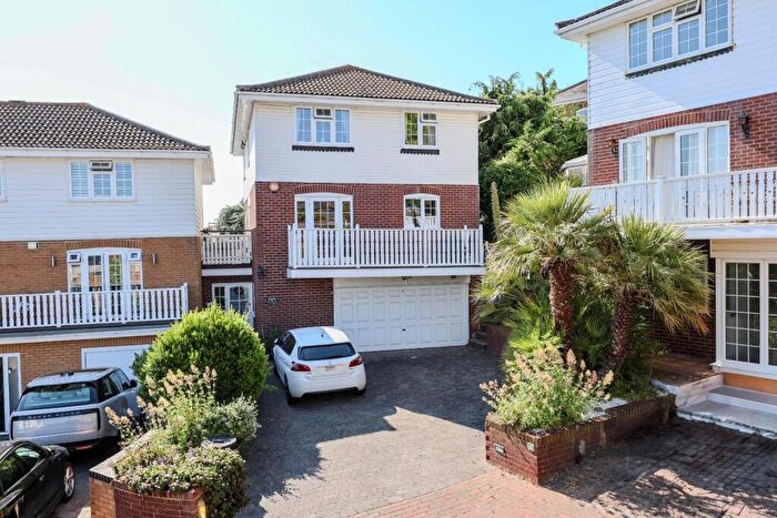 4 Bedroom Detached House For Sale In Sea Reach, Leigh-On-Sea, SS9
