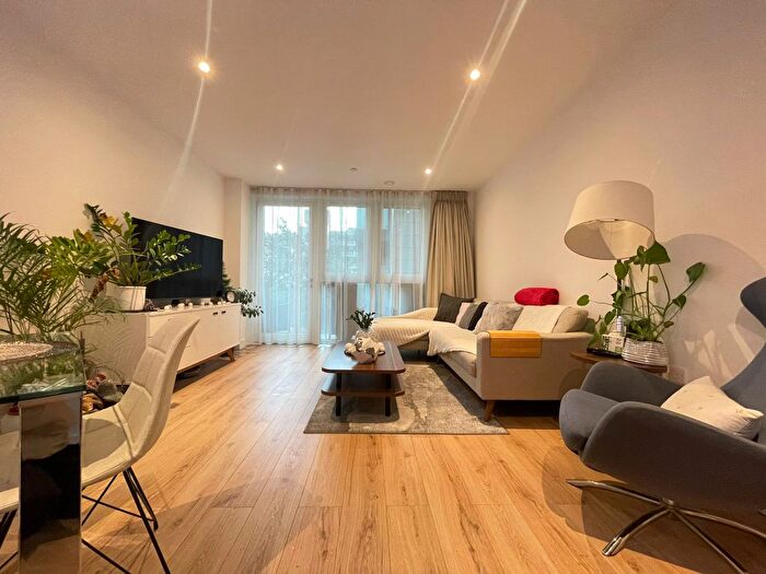 2 Bedroom Flat For Sale In Glenthorne Road, London, W6
