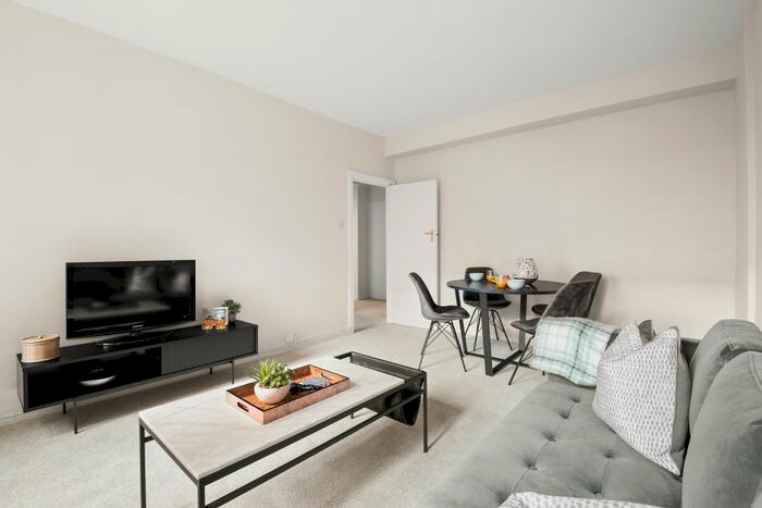 1 Bedroom Flat To Rent In Dolphin Square, London, SW1V