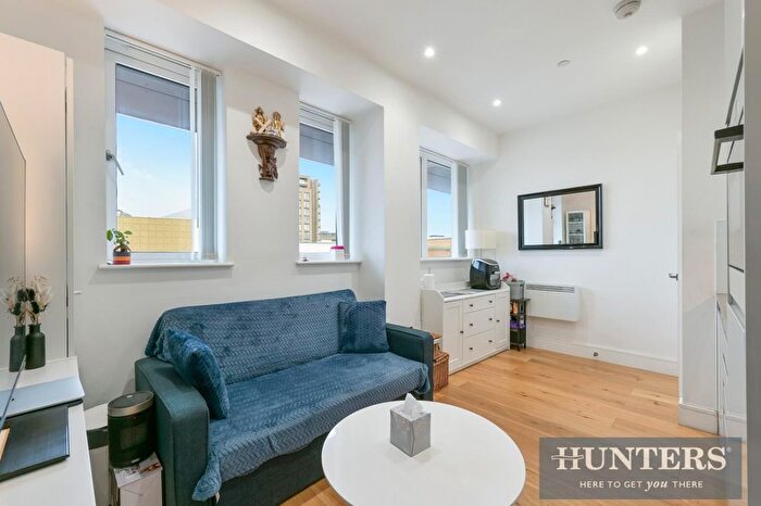 Studio For Sale In Craneshaw House, Douglas Road, Hounslow High Street, TW3