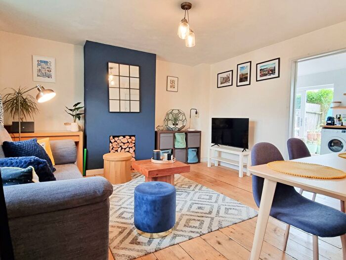 2 Bedroom End Terrace House To Rent In Luckwell Road, Bedminster, Bristol, BS3