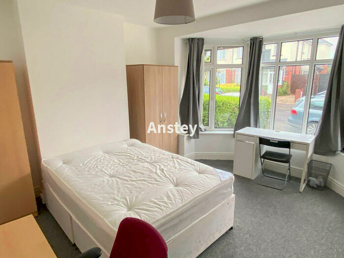 3 Bedroom Semi-Detached House To Rent In Upper Shaftesbury Avenue, Southampton, SO17