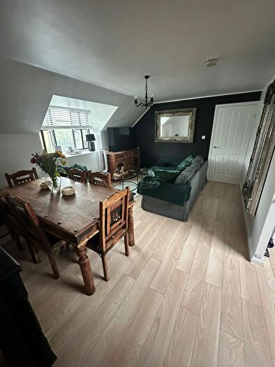 2 Bedroom Maisonette To Rent In Hounslow, TW4