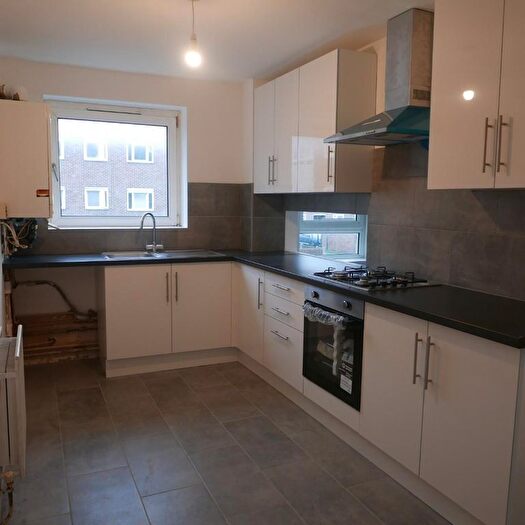 3 Bedroom Flat To Rent In St. Anns, Barking, IG11