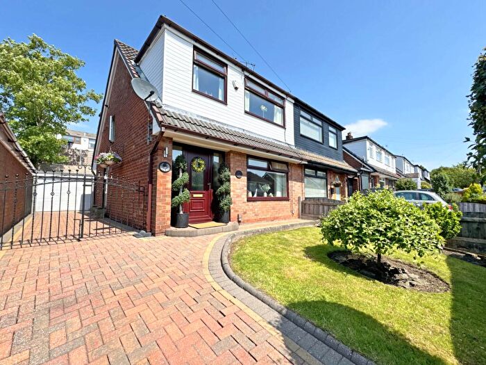 3 Bedroom Semi Detached House For Sale In Borrowdale Close, Oldham, OL2