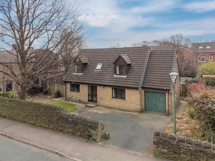 3 Bedroom Detached House To Rent In Brian Street, Lindley, Huddersfield, HD3