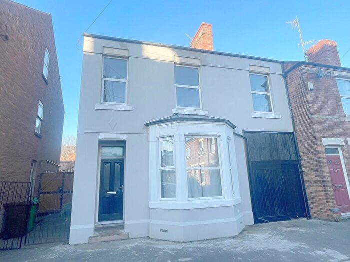 4 Bedroom Semi-Detached House To Rent In Bernard Street, Carrington, NG5