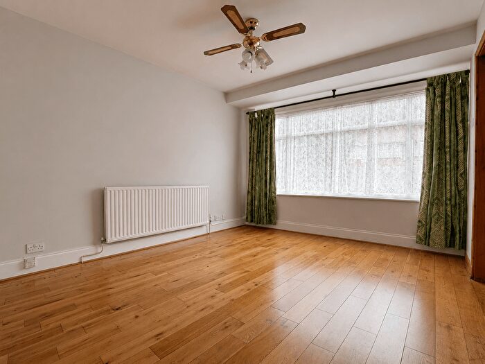 5 Bedroom Semi Detached House To Rent In Richmond Crescent, N9
