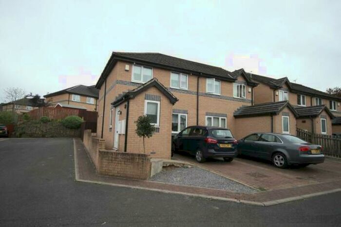 3 Bedroom House To Rent In Birchwood Gardens, Bradford, BD10