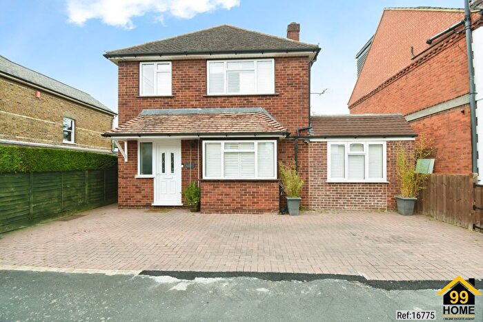 4 Bedroom Detached House For Sale In Queens Road, Egham, Runnymeade, TW20