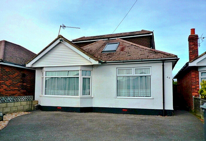 5 Bedroom Chalet To Rent In Bascott Road, Bournemouth, Dorset, BH11
