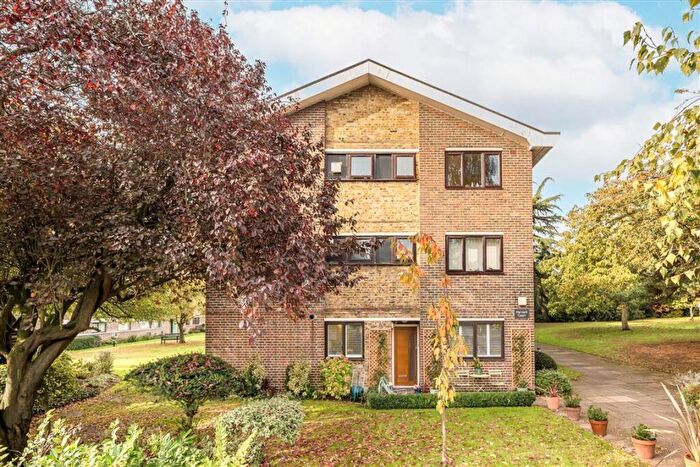1 Bedroom Flat For Sale In Greenacres, Eltham, SE9