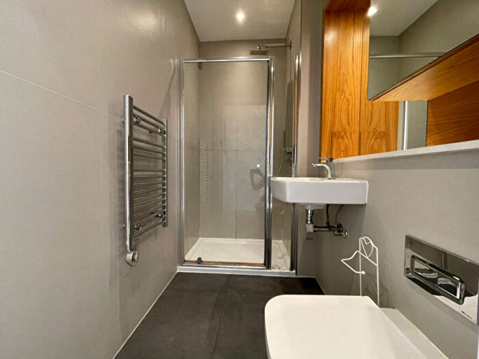 1 Bedroom Flat For Sale In Atria House, Bath Road, Slough, SL1