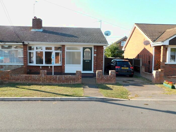 1 Bedroom Bungalow To Rent In Griffen Avenue, Canvey Island, SS8