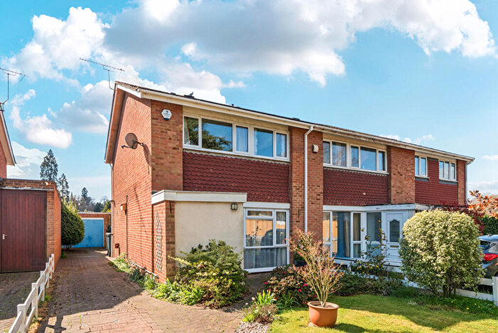 3 Bedroom End Of Terrace House For Sale In Malvern Close, Ottershaw, KT16
