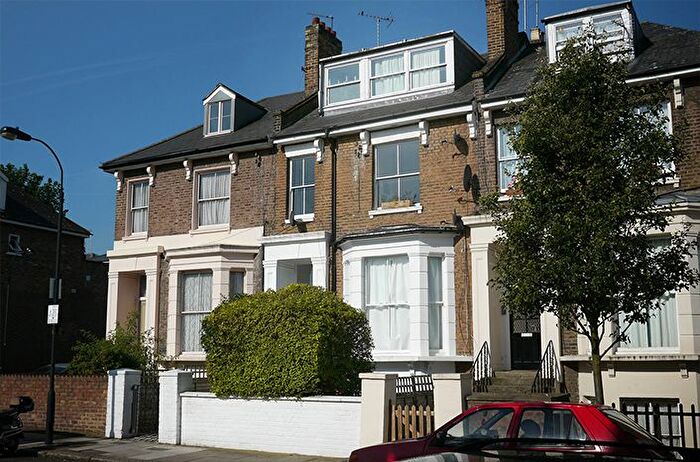 2 Bedroom Flat To Rent In Devonport Road, London, W12