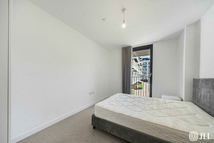 3 Bedroom Flat To Rent In Avenir House, London, E15