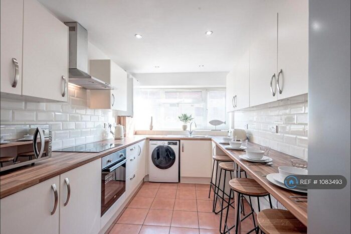 6 Bedroom Terraced House To Rent In Chertsey Close, Luton, LU2