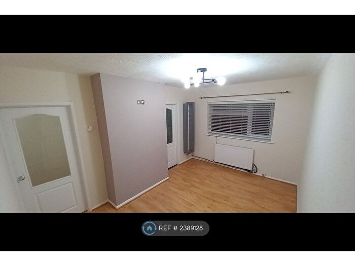 2 Bedroom Maisonette To Rent In Taunton Road, Northfleet, Gravesend, DA11