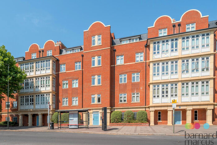 3 Bedroom Apartment To Rent In High Road, London, N12