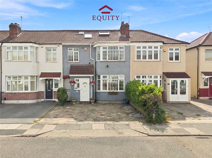 4 Bedroom Terraced House For Sale In Carisbrook Close, Enfield, EN1