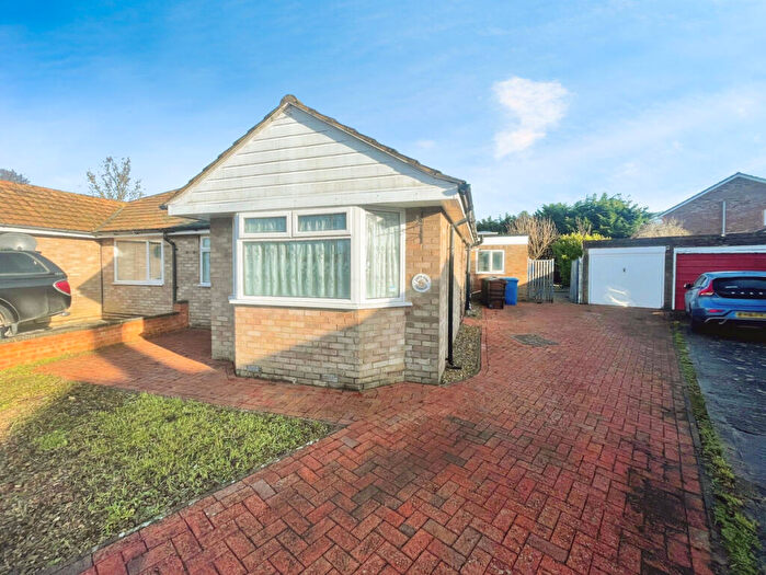 2 Bedroom Semi-Detached Bungalow For Sale In Dashwood Avenue, Yarnton, OX5