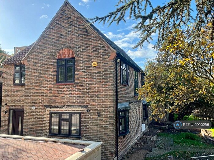 4 Bedroom Detached House To Rent In Priory Grove, Romford, RM3
