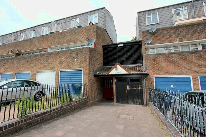 3 Bedroom Maisonette To Rent In Chieftan Drive, Purfleet, RM19