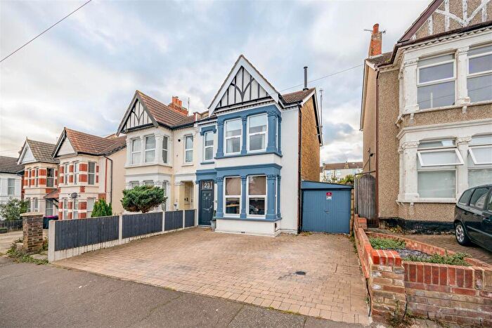 4 Bedroom Semi-Detached House For Sale In Honiton Road, Southend-On-Sea, SS1