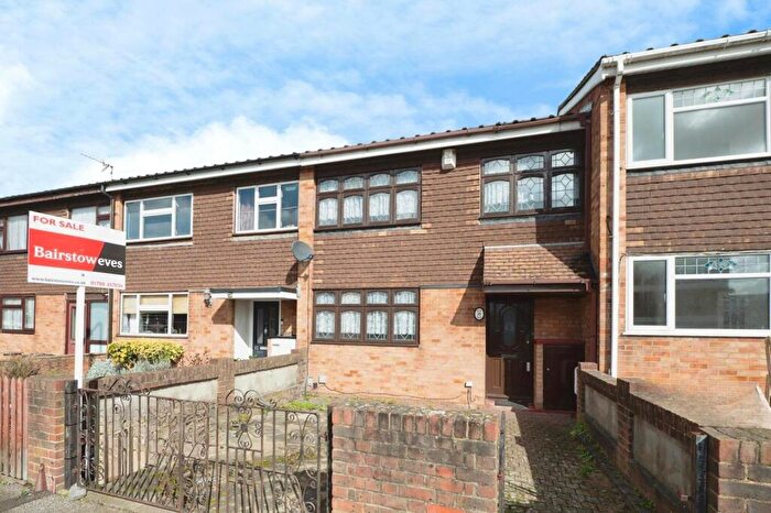 3 Bedroom Terraced House For Sale In Ongar Way, Rainham, RM13