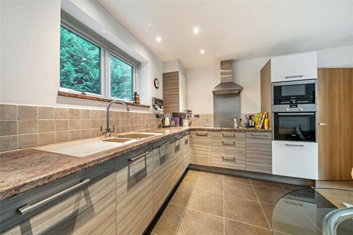 2 Bedroom Flat For Sale In Albemarle Road, Beckenham, BR3