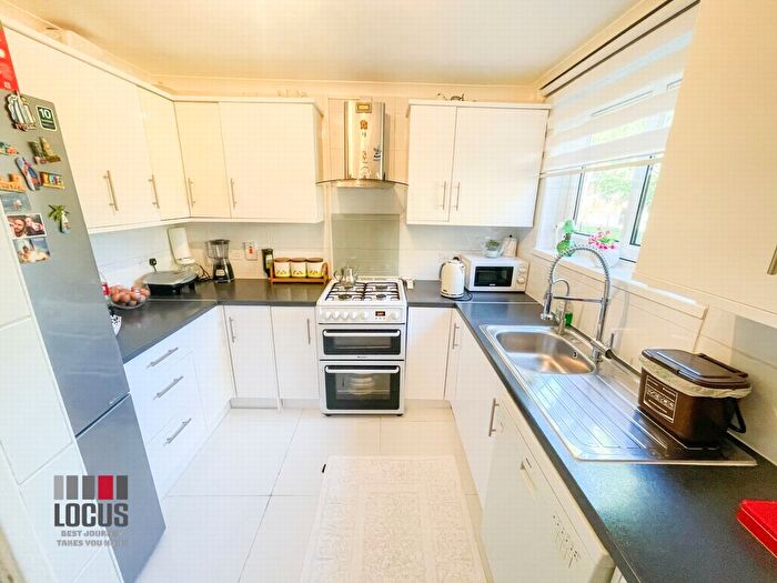 4 Bedroom Semi-Detached House To Rent In Belfont Walk, Islington, N7