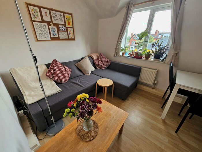 2 Bedroom Flat To Rent In Delph Court, Leeds, LS6