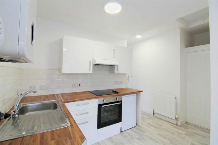 1 Bedroom Flat To Rent In Priory Avenue, Caversham, Reading, RG4