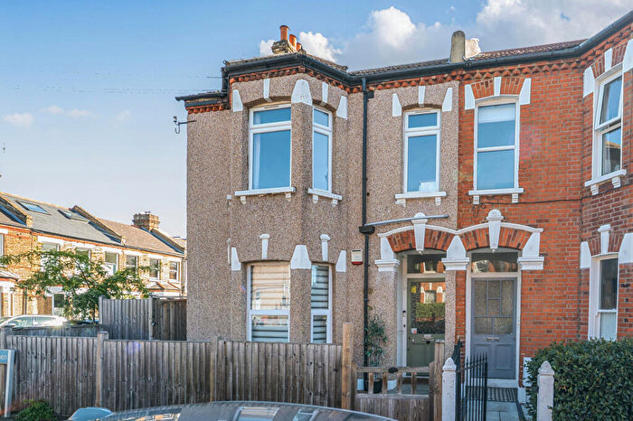 3 Bedroom Apartment For Sale In Bovill Road, London, SE23