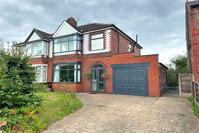 3 Bedroom Semi-Detached House For Sale In Winstanley Road, Sale, M33