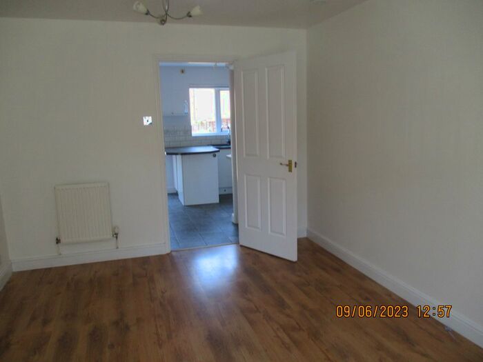 3 Bedroom Semi-Detached House To Rent In Thistlewood Grove, Chadwick End, Nrsolihull, B93