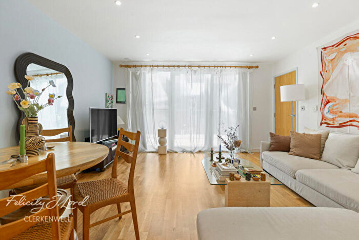 2 Bedroom Flat For Sale In Giles Court, London, E2