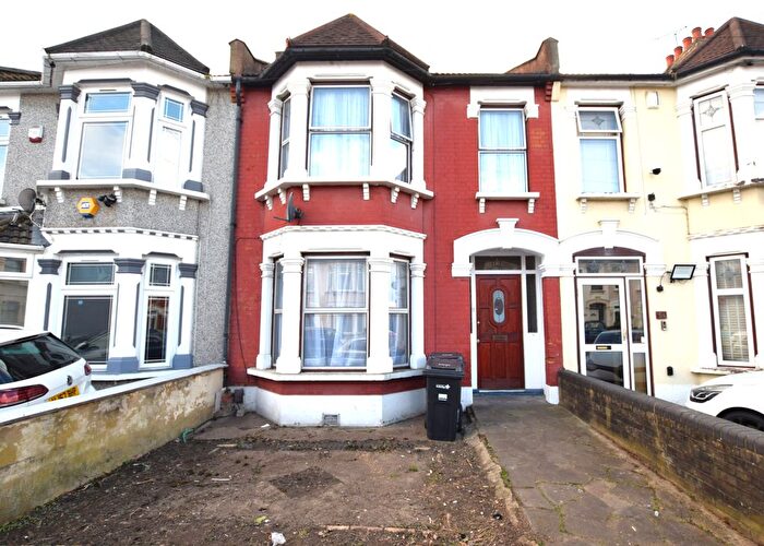 3 Bedroom Terraced House To Rent In Cobham Road, Ilford, IG3
