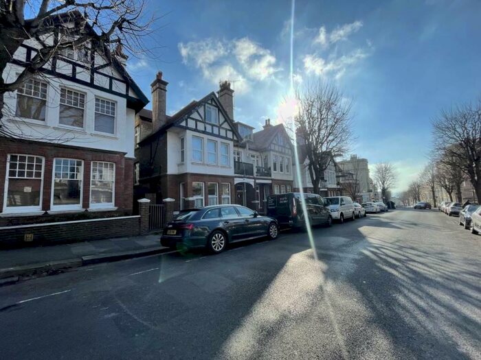 Studio To Rent In York Avenue, Hove, BN3