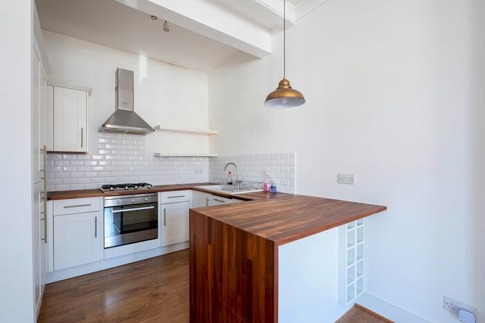 1 Bedroom Flat To Rent In Conyers Road, London, SW16