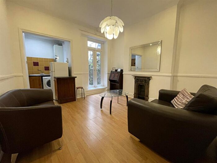 1 Bedroom Apartment To Rent In Richmond Crescent, Cardiff, CF24