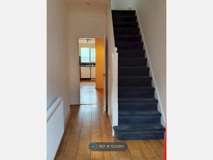 3 Bedroom End Of Terrace House To Rent In Haywood Road, Bromley, BR2