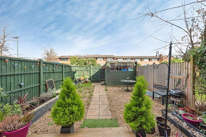 1 Bedroom Flat To Rent In Queens Road, Twickenham, TW1