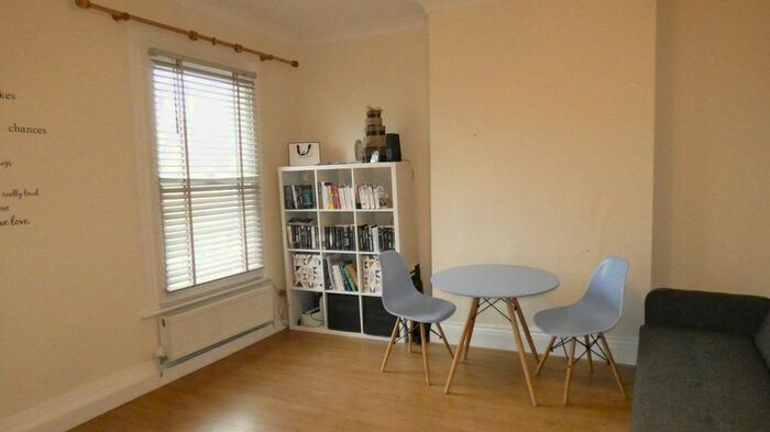 2 Bedroom Flat To Rent In Northfield Avenue, London, W13