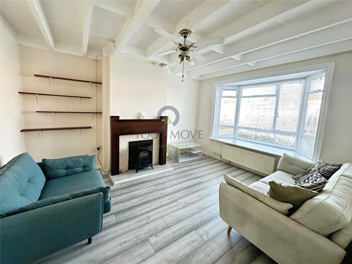 3 Bedroom End Of Terrace House To Rent In Kingsholm Gardens, London, SE9