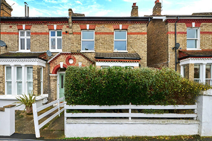 2 Bedroom Flat For Sale In Carden Road, London, SE15