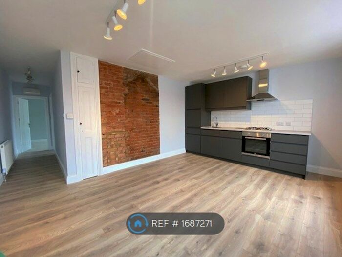 2 Bedroom Maisonette To Rent In High Street, Banbury, OX16