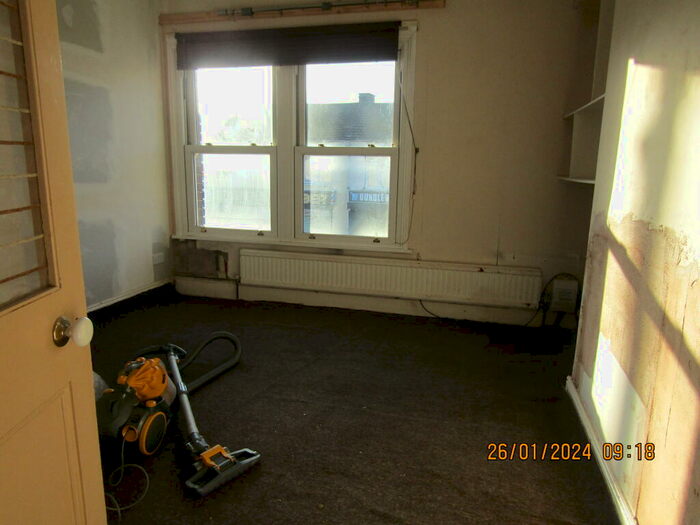 2 Bedroom Flat To Rent In Oundle Road, Woodston, Pe, PE2