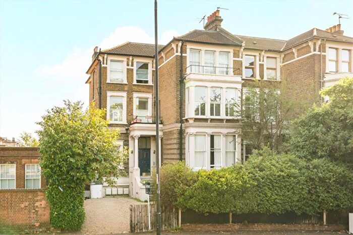 2 Bedroom Flat For Sale In Cavendish Road, Clapham, SW12